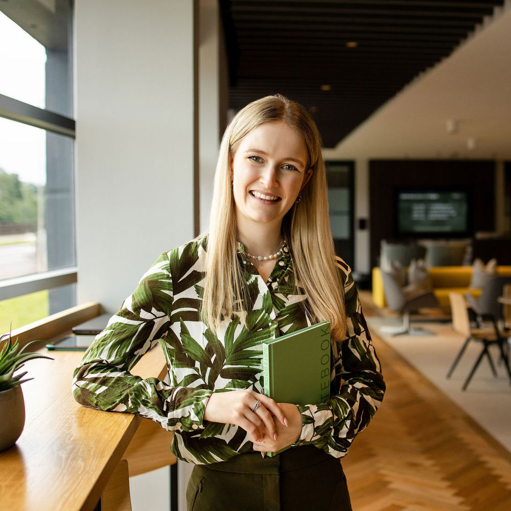 Maya Vertigans, Planner Bee owner