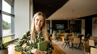 Maya Vertigans, Planner Bee owner